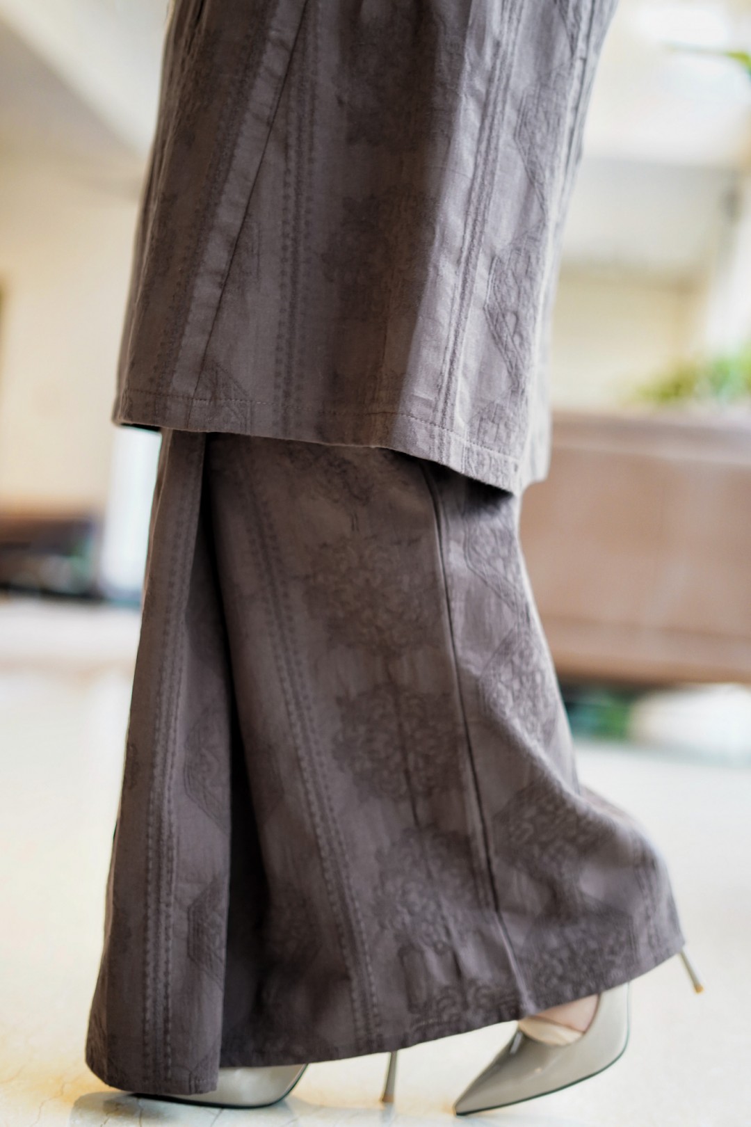 Dayang - Kurung Pahang Songket Klasik (Ash Brown)