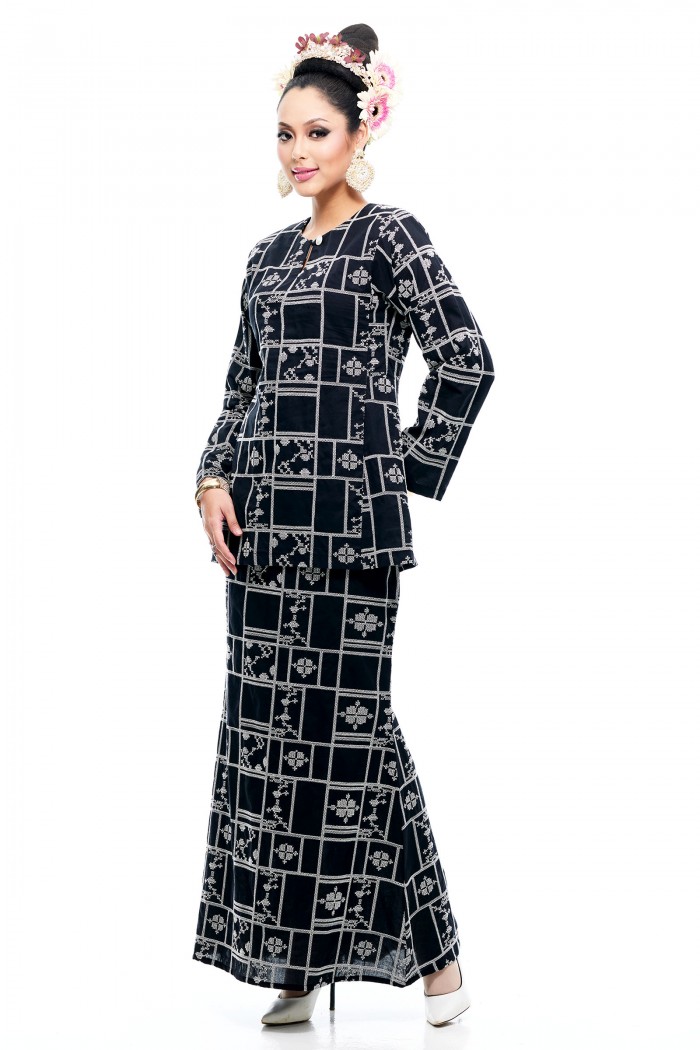 Kurung Kedah Gusti Dewi (Black)