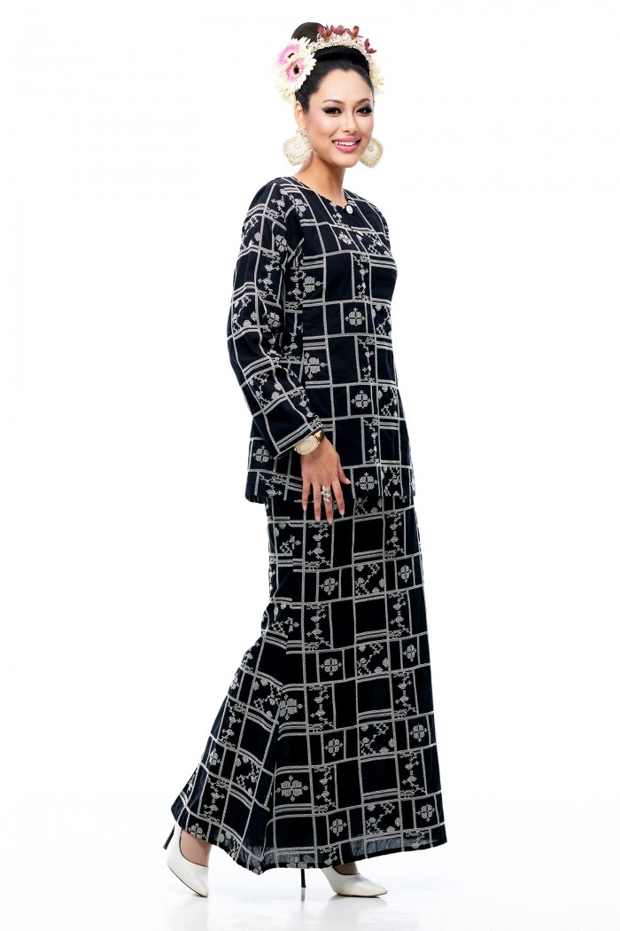 Kurung Kedah Gusti Dewi (Black)