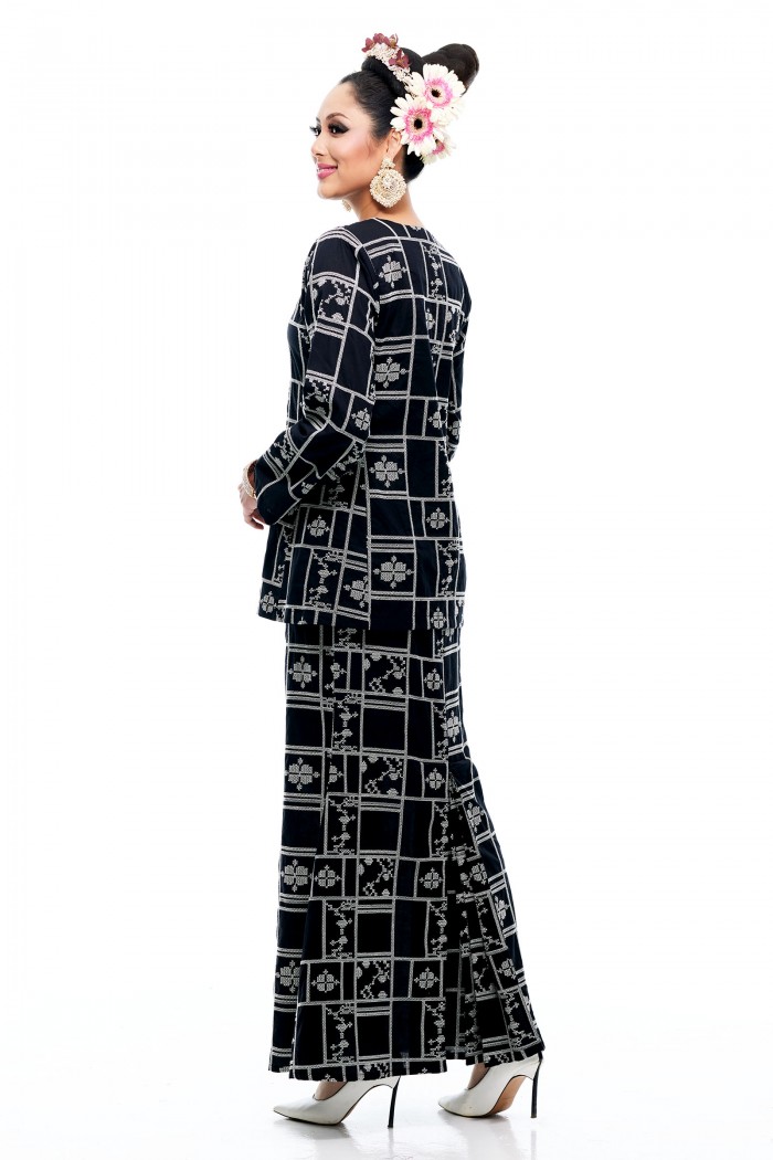 Kurung Kedah Gusti Dewi (Black)