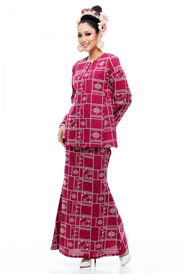 Kurung Kedah Gusti Dewi (Magenta)