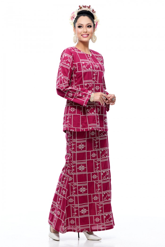 Kurung Kedah Gusti Dewi (Magenta)