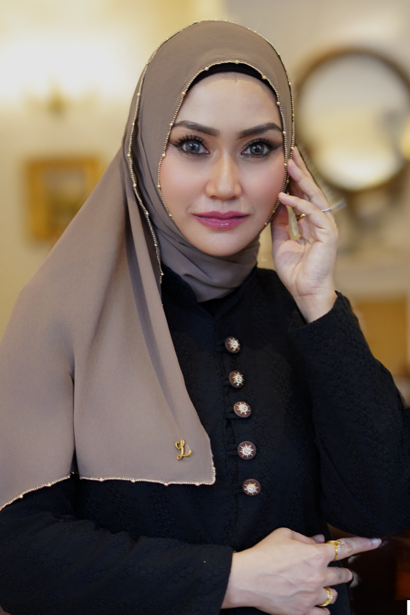 Eva Shawl - Borderline Shimmering Rhinestones (Coffee)